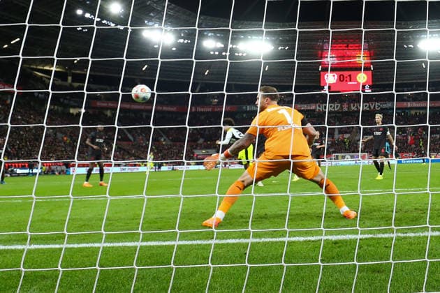 Leverkusen, BayArena, 29.11.25, GER, Herren, 1. Bundesliga, Saison 2025 - 2026, Bayer 04 Leverkusen - Borussia Dortmund, Tor zum 0:2 durch Karim Adeyemi (Borussia Dortmund) DFB DFL REGULATIONS PROHIBIT ANY USE OF PHOTOGRAPHS AS IMAGE SEQUENCES AND OR QUASI-VIDEO. Copyright: JoachimxBywaletz xJB-Sportfoto