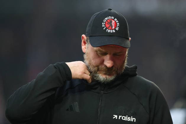 29.11.2025, xtgx, Fussball 1. Bundesliga, 1. FC Union Berlin - 1. FC Heidenheim emspor, v.l. Steffen Baumgart (Union Berlin, Trainer) enttaeuscht, enttäuscht, schaut enttaeuscht, niedergeschlagen, disappointed (DFL DFB REGULATIONS PROHIBIT ANY USE OF PHOTOGRAPHS as IMAGE SEQUENCES and or QUASI-VIDEO) Berlin