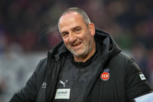 29.11.2025, xtgx, Fussball 1. Bundesliga, 1. FC Union Berlin - 1. FC Heidenheim emspor, v.l. Frank Schmidt (Heidenheim, Trainer) Portrait, Portraet, Einzelbild lacht, laechelt, positiv, zufrieden (DFL DFB REGULATIONS PROHIBIT ANY USE OF PHOTOGRAPHS as IMAGE SEQUENCES and or QUASI-VIDEO) Berlin