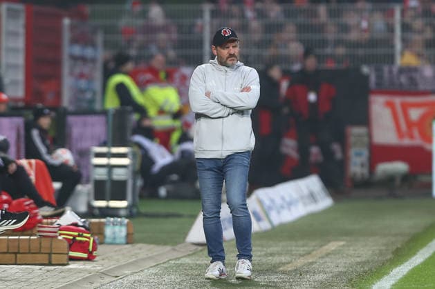 29.11.2025, xtgx, Fussball 1. Bundesliga, 1. FC Union Berlin - 1. FC Heidenheim emspor, v.l. Steffen Baumgart (Union Berlin, Trainer) enttaeuscht, enttäuscht, schaut enttaeuscht, niedergeschlagen, disappointed (DFL DFB REGULATIONS PROHIBIT ANY USE OF PHOTOGRAPHS as IMAGE SEQUENCES and or QUASI-VIDEO) Berlin