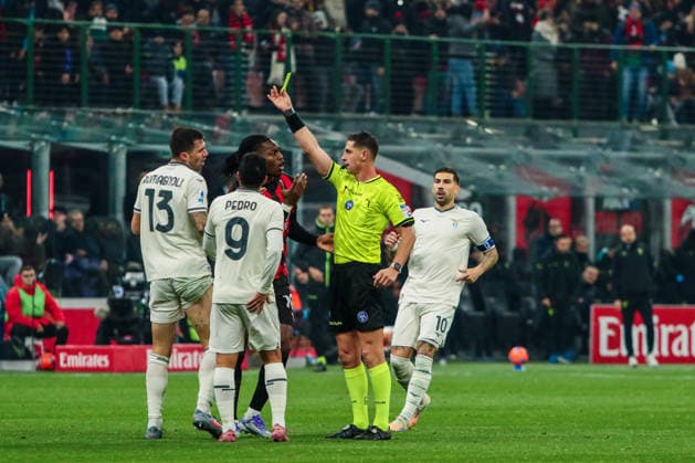 CALCIO - Serie A - AC Milan vs SS Lazio Giuseppe Collu referee during AC Milan vs SS Lazio, Italian soccer Serie A match in Milan, Italy, November 29 2025 Milan Italy  Copyright: xIPAxSport ABACAx