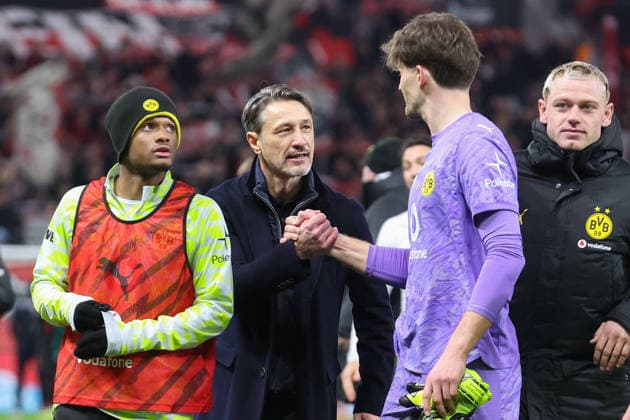 1. Bundesliga - Bayer 04 Leverkusen - Borussia Dortmund am 29.11.2025 in der BayArena in Leverkusen Trainer Niko Kovac (Dortmund) und Torwart Gregor Kobel (Dortmund 1)
