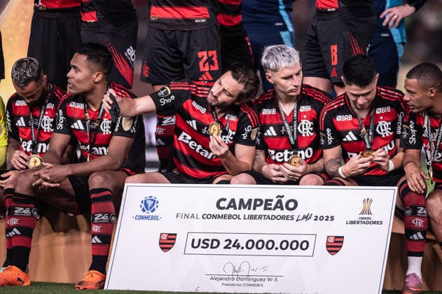 Palmeiras v Flamengo: Final Copa CONMEBOL Libertadores 2025 LIMA,PERU - NOVEMBER 29: Players of Flamengo celebrating after the CONMEBOL Libertadores 2025 match between Palmeiras and Flamengo at Monumental U Stadium on November 29, 2025, in Lima,Peru. (Photo by Guilherme Veiga PxImages) Sao Paulo Monumental U Stadium Lima Peru Copyright: xGuilhermexVeigax