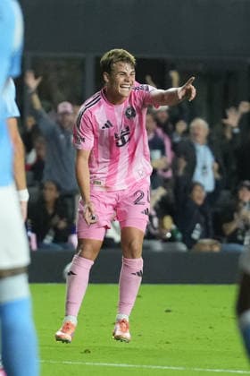 FT. LAUDERDALE, FL - NOVEMBER 29: Inter Miami forward Mateo Silvetti (24) celebrates after a goal during the MLS, Fussball Herren, USA Eastern Conference finals between New York FC and Inter Miami CF on Saturday, November 29, 2025 at Chase Stadium in Fort Lauderdale, FL (Photo by Peter Joneleit Icon Sportswire) SOCCER: NOV 29 MLS Cup Playoffs Inter Miami CF vs NYC FC EDITORIAL USE ONLY Icon251129082