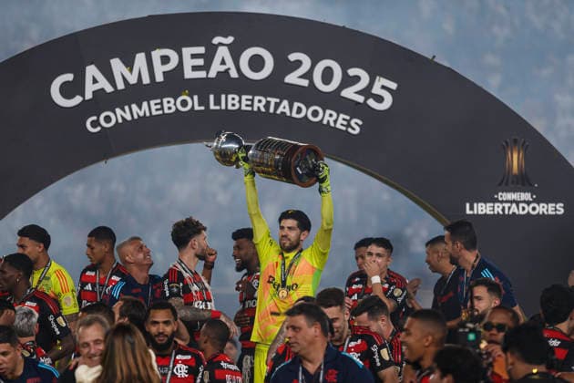 Sport Bilder des Tages Palmeiras v Flamengo - Copa CONMEBOL Libertadores 2025 Final Lima, Peru - November 29: Goalkeeper Agustin Rossi of Flamengo celebrates after winning the Copa CONMEBOL Libertadores 2025 Final match between Palmeiras and Flamengo at Estadio Monumental U de Lima. Copyright: xLatinxSportxImagesx