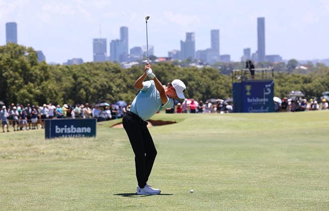 GOLF AUSTRALIAN PGA, Golf Herren Spain s David Puig hits an approach shot on the 5th hole during the Final Round of the Australian PGA Championship at Royal Queensland Golf Club in Brisbane, Sunday, November 30, 2025. ( NO ARCHIVING, EDITORIAL USE ONLY BRISBANE QUEENSLAND AUSTRALIA  Copyright: xx 20251130149808075930