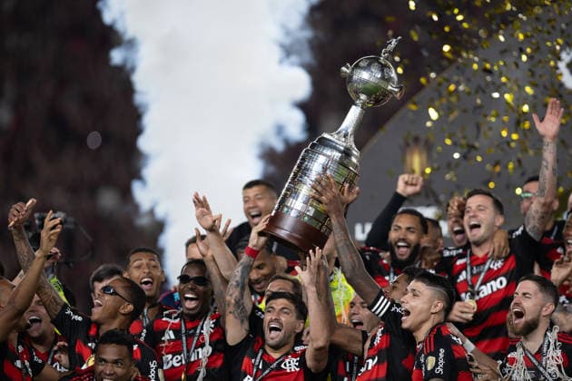 LIMA (PE), 11 28 2025 - LIBERTADORES FLAMENGO x PALMEIRAS - Flamengo players celebrating the title during the match between Palmeiras and Flamengo, valid for the Final of the Copa Libertadores de America, held at the Estadio Monumental U, on the afternoon of Saturday, the 29th. (Photo: Crizam Franca Photo Premium SPP) 30930 (Crizam FranoÂßa, Crizam Franca SPP) Copyright: xCrizamxFranoÂßa,xCrizamxFrancax xSPPx spp-en-CrFrCrFr-crizam_franca_photo_premium_326660