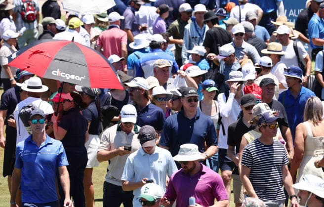 GOLF AUSTRALIAN PGA, Golf Herren Crowds during the Final Round of the Australian PGA Championship at Royal Queensland Golf Club in Brisbane, Sunday, November 30, 2025. ( NO ARCHIVING, EDITORIAL USE ONLY BRISBANE QUEENSLAND AUSTRALIA  Copyright: xx 20251130152792748792
