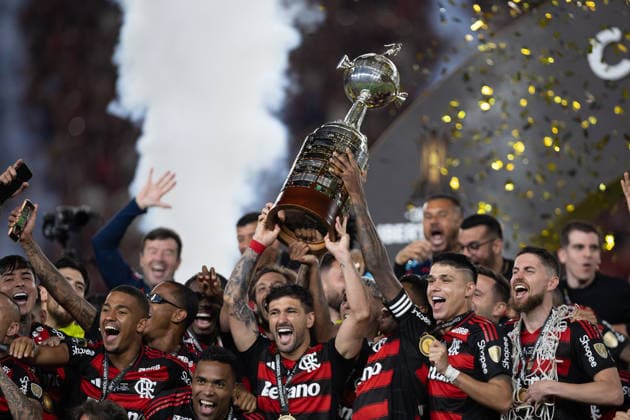 Sport Bilder des Tages LIMA (PE), 11 28 2025 - LIBERTADORES FLAMENGO x PALMEIRAS - Flamengo players celebrating the title during the match between Palmeiras and Flamengo, valid for the Final of the Copa Libertadores de America, held at the Estadio Monumental U, on the afternoon of Saturday, the 29th. (Photo: Crizam Franca Photo Premium SPP) 30930 (Crizam FranoÂßa, Crizam Franca SPP)  Copyright: xCrizamxFranoÂßa,xCrizamxFrancax xSPPx spp-en-CrFrCrFr-crizam_franca_photo_premium_326663