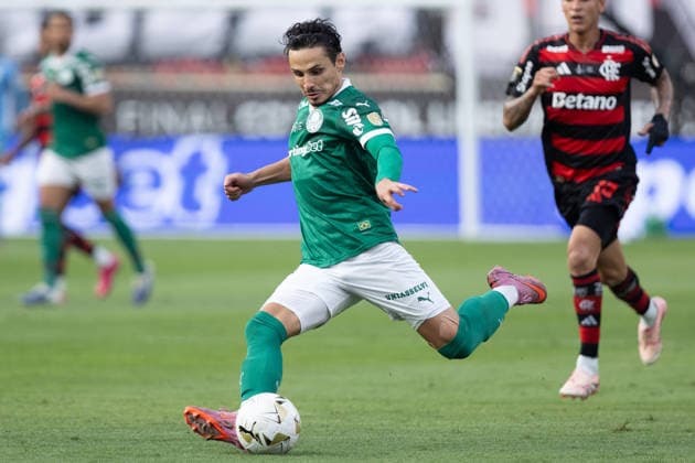LIMA (PE), 11 28 2025 - LIBERTADORES FLAMENGO x PALMEIRAS - Raphael Veiga during the match between Palmeiras and Flamengo, valid for the Final of the Copa Libertadores de America, held at Estadio Monumental U, on the afternoon of this Saturday, the 29th. (Photo: Crizam Franca Photo Premium SPP) 30930 (Crizam FranoÂßa, Crizam Franca SPP) Copyright: xCrizamxFranoÂßa,xCrizamxFrancax xSPPx spp-en-CrFrCrFr-crizam_franca_photo_premium_326697
