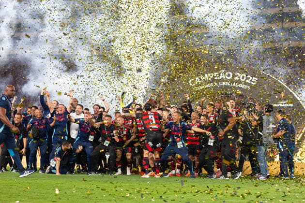 LIMA (PE), 11 28 2025 - LIBERTADORES FLAMENGO x PALMEIRAS - Flamengo team celebrating the title during the match between Palmeiras and Flamengo, valid for the Final of the Copa Libertadores de America, held at the Estadio Monumental U, on the afternoon of this Saturday, the 29th. (Photo: Crizam Franca Photo Premium SPP) 30930 (Crizam FranoÂßa, Crizam Franca SPP) Copyright: xCrizamxFranoÂßa,xCrizamxFrancax xSPPx spp-en-CrFrCrFr-crizam_franca_photo_premium_326727