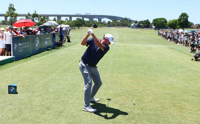 GOLF AUSTRALIAN PGA, Golf Herren Australia s Marc Leishman tees off on the first hole during the Final Round of the Australian PGA Championship at Royal Queensland Golf Club in Brisbane, Sunday, November 30, 2025. ( NO ARCHIVING, EDITORIAL USE ONLY BRISBANE QUEENSLAND AUSTRALIA  Copyright: xx 20251130128715707633