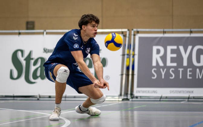 Volleyball, Saison 2025 2026, 2. Bundesliga Nord, 29.11.2025, 09. Spieltag, Herren, TuV Bocholt (blau) vs. TuS Mondorf (weiss) Joke Johannig (TuB Bocholt), Bocholt Sporthalle West Nordrhein-Westfalen Deutschland