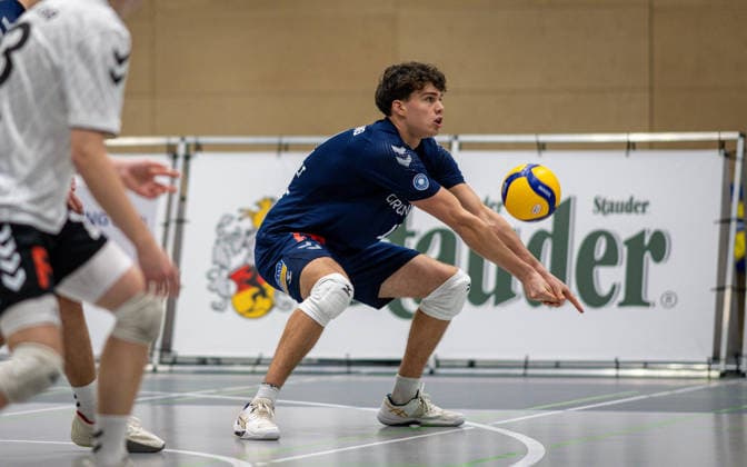 Volleyball, Saison 2025 2026, 2. Bundesliga Nord, 29.11.2025, 09. Spieltag, Herren, TuV Bocholt (blau) vs. TuS Mondorf (weiss) Joke Johannig (TuB Bocholt), Bocholt Sporthalle West Nordrhein-Westfalen Deutschland