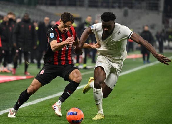 (251130) -- MILAN, Nov. 30, 2025 -- AC Milan s Samuele Ricci (L) vies with Lazio s Fisayo Dele-Bashiru during a Serie A football match between AC Milan and Lazio in Milan, Italy, Nov. 29, 2025. (Photo by Xinhua) (SP)ITALY-MILAN-FOOTBALL-SERIE A-AC MILAN VS LAZIO AlbertoxLingria 