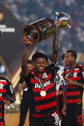 Palmeiras v Flamengo - Copa CONMEBOL Libertadores 2025 Final Lima, Peru - November 29: Bruno Henrique of Flamengo celebrates with trophy after winning the Copa CONMEBOL Libertadores 2025 Final match between Palmeiras and Flamengo at Estadio Monumental U de Lima. Copyright: xLatinxSportxImagesx