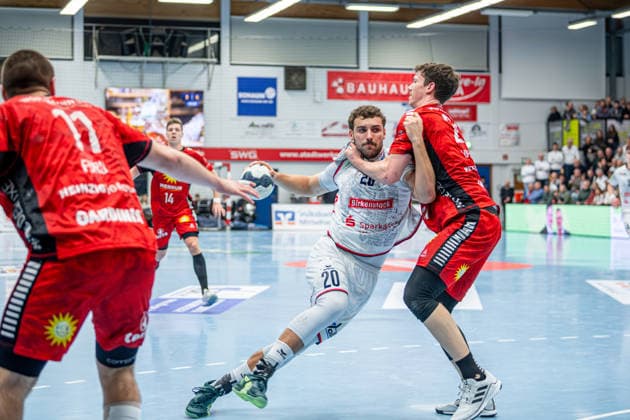 2. Handball Bundesliga; TV Hüttenberg - TuS N-Lübbecke, 29.11.25 Leif Haack (TV Hüttenberg, 20), Sven Weßeling (TuS N-Lübbecke, 24), Kasper Haugen Furu (TuS N-Lübbecke, 11) 2. Handball Bundesliga; TV Hüttenberg - TuS N-Lübbecke: Hüttenberg, 29.11.25 Copyright: xBEAUTIFULxSPORTS Roeczeyx