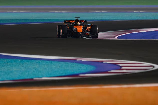 F1 Grand Prix of Qatar - Sprint & Qualifying Oscar Piastri of the McLaren Formula 1 Team participates in qualifications at Lusail International Circuit in Qatar on November 29, 2025. Lusail Al Daayen Qatar  Copyright: xAhmadxAlShehabx originalFilename:alshehab-formula1251129_npZw2.jpg