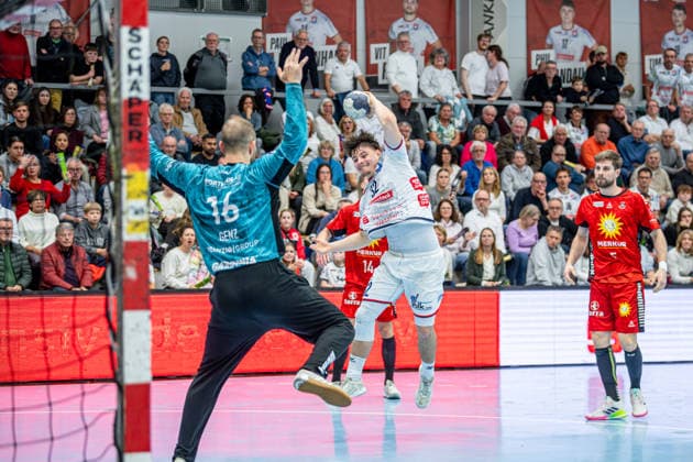 2. Handball Bundesliga; TV Hüttenberg - TuS N-Lübbecke, 29.11.25 Leon Stehl (TV Hüttenberg, 32), Fredrik Genz (TuS N-Lübbecke, 16), Lutz Heiny (TuS N-Lübbecke, 5) 2. Handball Bundesliga; TV Hüttenberg - TuS N-Lübbecke: Hüttenberg, 29.11.25 Copyright: xBEAUTIFULxSPORTS Roeczeyx