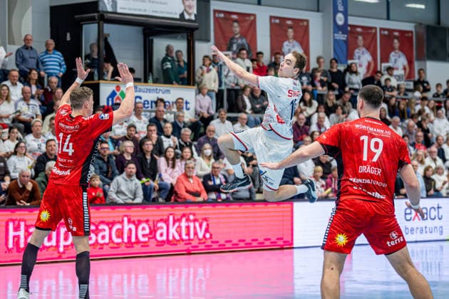 2. Handball Bundesliga; TV Hüttenberg - TuS N-Lübbecke, 29.11.25 Paul Ohl (TV Hüttenberg, 10), Alexander Schulze (TuS N-Lübbecke, 14), Yannick Dräger (TuS N-Lübbecke, 19), 2. Handball Bundesliga; TV Hüttenberg - TuS N-Lübbecke: Hüttenberg, 29.11.25 Copyright: xBEAUTIFULxSPORTS Roeczeyx
