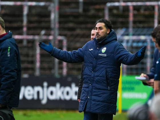Julian Heese (FC Guetersloh, Trainer) FC Guetersloh vs. Borussia Moenchengladbach U23, Fussball, Regionalliga West, 17. Spieltag, Saison 2025 2026, 29.11.2025 FC Guetersloh vs. Borussia Moenchengladbach U23, Fussball, Regionalliga West, 17. Spieltag, Saison 2025 2026, 29.11.2025 Guetersloh Copyright: xEibner-Pressefoto DamianxKruczynx EP_DKI
