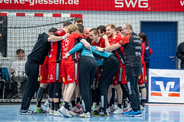 2. Handball Bundesliga; TV Hüttenberg - TuS N-Lübbecke, 29.11.25 TuS N-Lübbecke feiert den Auswärtssieg 2. Handball Bundesliga; TV Hüttenberg - TuS N-Lübbecke: Hüttenberg, 29.11.25 Copyright: xBEAUTIFULxSPORTS Roeczeyx