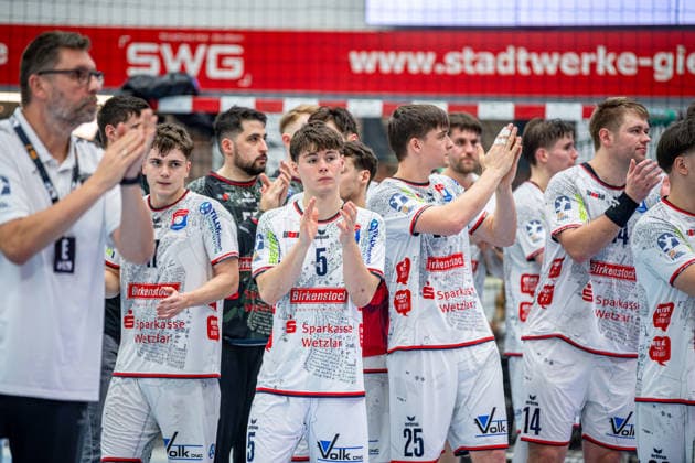2. Handball Bundesliga; TV Hüttenberg - TuS N-Lübbecke, 29.11.25 Leo Volk (TV Hüttenberg, 5), Yahav Shamir (TV Hüttenberg, 55), Phil Spandau (TV Hüttenberg, 17), Tim Rüdiger (TV Hüttenberg, 18), Torsten Anselm (TV Hüttenberg, 25), Moritz Zörb (TV Hüttenberg, 14) 2. Handball Bundesliga; TV Hüttenberg - TuS N-Lübbecke: Hüttenberg, 29.11.25 Copyright: xBEAUTIFULxSPORTS Roeczeyx