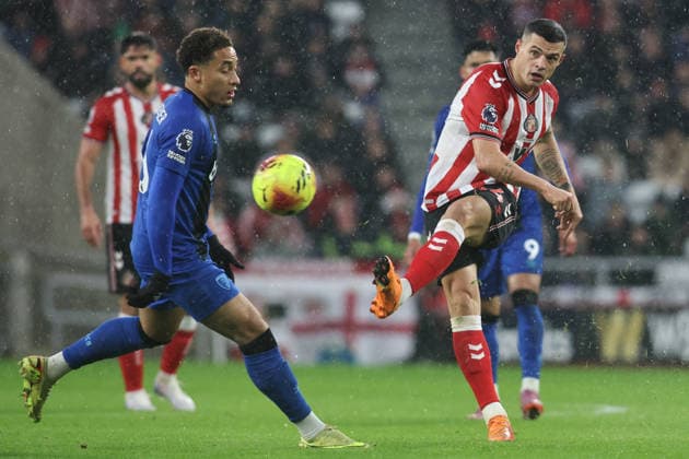 Sunderland v Bournemouth - Premier League Granit Xhaka of Sunderland passes the ball under pressure from Marcus Tavernier of AFC Bournemouth during the Premier League match between Sunderland and Bournemouth at the Stadium of Light in Sunderland, England, on November 29, 2025. Sunderland Tyne and Wear United Kingdom  Copyright: xMIxNewsx originalFilename:fletcher-sunderla251129_npp6Y.jpg