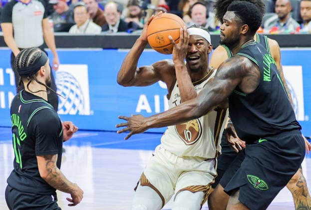 (251130) -- SAN FRANCISCO, Nov. 30, 2025 -- Jimmy Butler (2nd L) of Golden State Warriors competes during the 2025-2026 NBA, Basketball Herren, USA regular season match between Golden State Warriors and New Orleans Pelicans in San Francisco, the United States, on Nov. 29, 2025. (Photo by Xinhua) (SP)U.S.-SAN FRANCISCO-BASKETBALL-NBA-WARRIORS VS PELICANS ArthurxDong 