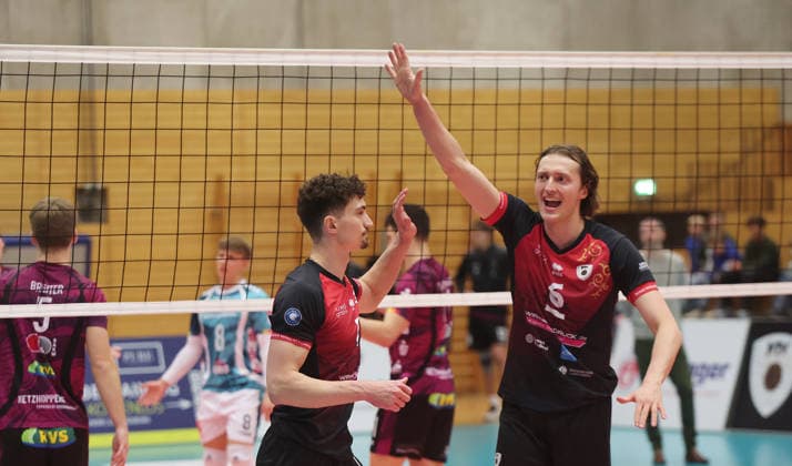 Ludwigsburg , Volleyball Bundesliga , Barock Volleys MTV Ludwigsburg vs. Energiequelle Netzhoppers KW Königs Wusterhausen , von links: Tim Köpfli Ben-Simon Bonin ( Ludwigsburg ) , Jubel