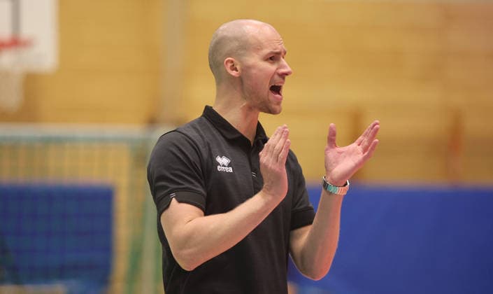 Ludwigsburg , Volleyball Bundesliga , Barock Volleys MTV Ludwigsburg vs. Energiequelle Netzhoppers KW Königs Wusterhausen , Trainer Hasse Mattila ( Ludwigsburg )