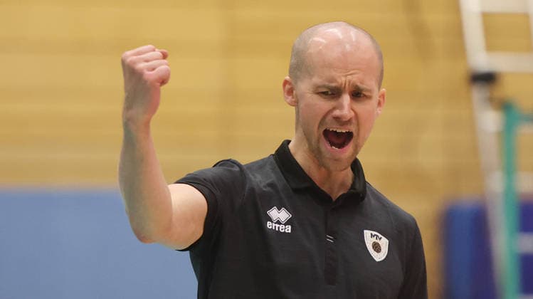 Ludwigsburg , Volleyball Bundesliga , Barock Volleys MTV Ludwigsburg vs. Energiequelle Netzhoppers KW Königs Wusterhausen , Trainer Hasse Mattila ( Ludwigsburg )