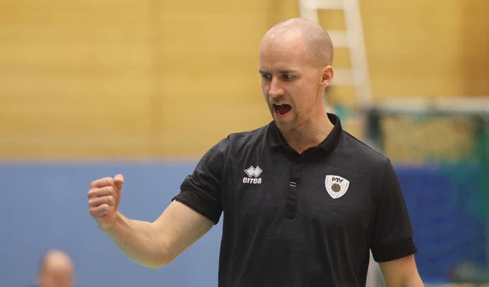 Ludwigsburg , Volleyball Bundesliga , Barock Volleys MTV Ludwigsburg vs. Energiequelle Netzhoppers KW Königs Wusterhausen , Trainer Hasse Mattila ( Ludwigsburg )