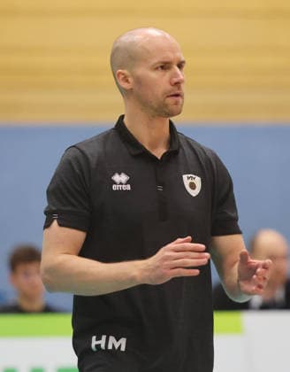Ludwigsburg , Volleyball Bundesliga , Barock Volleys MTV Ludwigsburg vs. Energiequelle Netzhoppers KW Königs Wusterhausen , Trainer Hasse Mattila ( Ludwigsburg )