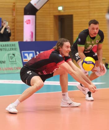 Ludwigsburg , Volleyball Bundesliga , Barock Volleys MTV Ludwigsburg vs. Energiequelle Netzhoppers KW Königs Wusterhausen , von links: Ben-Simon Bonin Jeffrey Klok ( Ludwigsburg )
