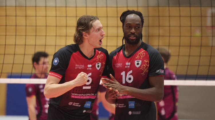 Ludwigsburg , Volleyball Bundesliga , Barock Volleys MTV Ludwigsburg vs. Energiequelle Netzhoppers KW Königs Wusterhausen , von links: Ben-Simon Bonin Nyherowo Omene ( Ludwigsburg )