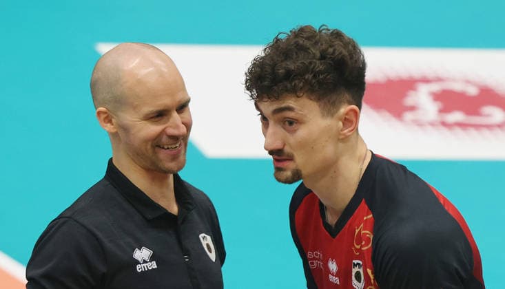 Ludwigsburg , Volleyball Bundesliga , Barock Volleys MTV Ludwigsburg vs. Energiequelle Netzhoppers KW Königs Wusterhausen , von links: Trainer Hasse Mattila Tim Köpfli ( Ludwigsburg )