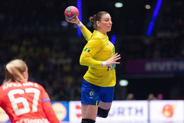 Brasilien - Tschechien, IHF Handball-WM der Frauen Gabriela Clausson Bitolo (Brasilien, 30). Vorrundenspiel der Handball-WM der Frauen zwischen Brasilien und Tschechien am 29. November 2025 in der Porsche-Arena in Stuttgart., Stuttgart Baden-Württemberg Deutschland Porsche-Arena