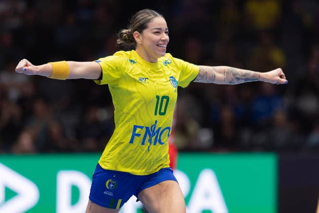 Brasilien - Tschechien, IHF Handball-WM der Frauen Jessica Quintino Ribeiro (Brasilien, 10). Vorrundenspiel der Handball-WM der Frauen zwischen Brasilien und Tschechien am 29. November 2025 in der Porsche-Arena in Stuttgart., Stuttgart Baden-Württemberg Deutschland Porsche-Arena
