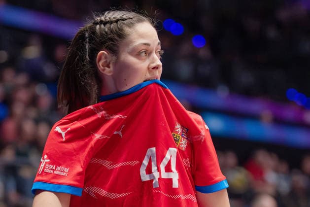 Brasilien - Tschechien, IHF Handball-WM der Frauen Dominika Zachova (Tschechien, 44). Vorrundenspiel der Handball-WM der Frauen zwischen Brasilien und Tschechien am 29. November 2025 in der Porsche-Arena in Stuttgart., Stuttgart Baden-Württemberg Deutschland Porsche-Arena
