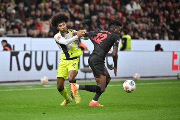 Karim Adeyemi (Borussia Dortmund), Edmond Tapsoba (Bayer 04 Leverkusen), v.li. 29.11.2025, Fussball 1. Bundesliga, Saison 2025 2026, 12. Spieltag, Bayer 04 Leverkusen - Borussia Dortmund 1:2 DFL regulations prohibit any use of photographs as image sequences and or quasi-video Leverkusen BayArena Nordrhein Westfalen Deutschland