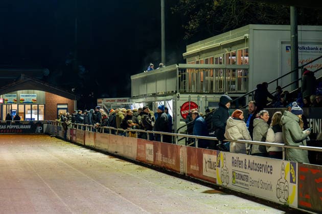 Fussball, Regionalliga Nord, BW Lohne - Bremer SV, 21. Spieltag, Spielzeit 2025 2026, 29.11.2025 Tribuene mit VIP-Bereich , Lohne Heinz-Dettmer-Stadion Niedersachsen Deutschland