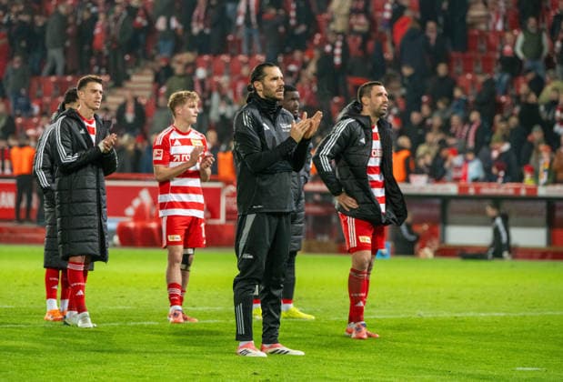 Fußball, Herren, Saison 2025 2026, 1. Bundesliga (12. Spieltag), 1. FC Union Berlin - 1. FC Heidenheim, v. l. Janik Haberer (1. FC Union Berlin), Andras Schäfer (1. FC Union), Christopher Trimmel (1. FC Union), Rani Khedira (1. FC Union Berlin), Enttäuschung nach Abpfiff, 29.11.2025, Copyright: xMatthiasxKochx