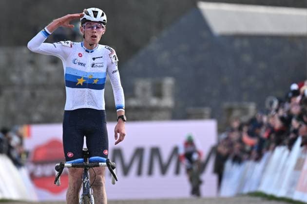 Belgian Jari Van Lee pictured during the men s under 23 race at the Cyclocross World Cup cyclocross event in Flamanville, France, Sunday 30 November 2025, the 2nd stage (out of 12) in the World Cup of the 2025-2026 season. DAVIDxPINTENS  x145337714x