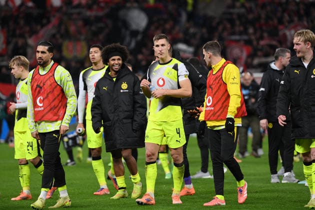 Emre Can (Borussia Dortmund), Karim Adeyemi (Borussia Dortmund), Nico Schlotterbeck (Borussia Dortmund), vorne v.li. 29.11.2025, Fussball 1. Bundesliga, Saison 2025 2026, 12. Spieltag, Bayer 04 Leverkusen - Borussia Dortmund 1:2 DFL regulations prohibit any use of photographs as image sequences and or quasi-video Leverkusen BayArena Nordrhein Westfalen Deutschland
