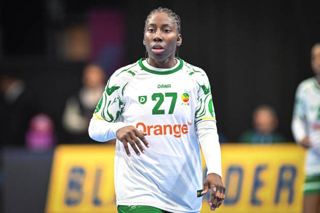 Niederlande, Handball, Weltmeisterschaft der Frauen 2025, Schweiz vs Senegal, 29.11.2025, Maaspoort Sports & Events, s-Hertogenbosch, Niederlande, Dienaba Sy (Senegal, 27) Copyright: xMarkusxVerwimpx