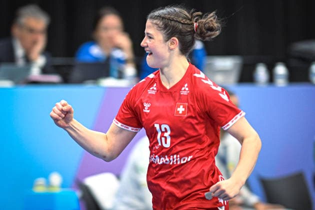 Niederlande, Handball, Weltmeisterschaft der Frauen 2025, Schweiz vs Senegal, 29.11.2025, Maaspoort Sports & Events, s-Hertogenbosch, Niederlande, Era Baumann (Schweiz, 13) jubelt Copyright: xMarkusxVerwimpx