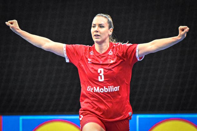 Niederlande, Handball, Weltmeisterschaft der Frauen 2025, Schweiz vs Senegal, 29.11.2025, Maaspoort Sports & Events, s-Hertogenbosch, Niederlande, Kerstin Kündig (Schweiz, 3) jubelt mit ausgebreiteten Armen Copyright: xMarkusxVerwimpx