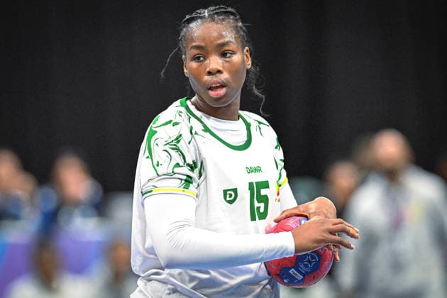 Niederlande, Handball, Weltmeisterschaft der Frauen 2025, Schweiz vs Senegal, 29.11.2025, Maaspoort Sports & Events, s-Hertogenbosch, Niederlande, Hawa Ramatou Ndiaye (Senegal, 15) Copyright: xMarkusxVerwimpx