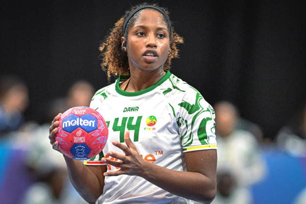 Niederlande, Handball, Weltmeisterschaft der Frauen 2025, Schweiz vs Senegal, 29.11.2025, Maaspoort Sports & Events, s-Hertogenbosch, Niederlande, Raissa Dapina (Senegal, 44) Copyright: xMarkusxVerwimpx